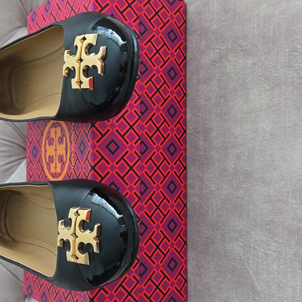 Tory Burch Everly Ballet Flats, Black Nappa Leather/Patent Leather, Size 5.5 - Picture 4 of 11